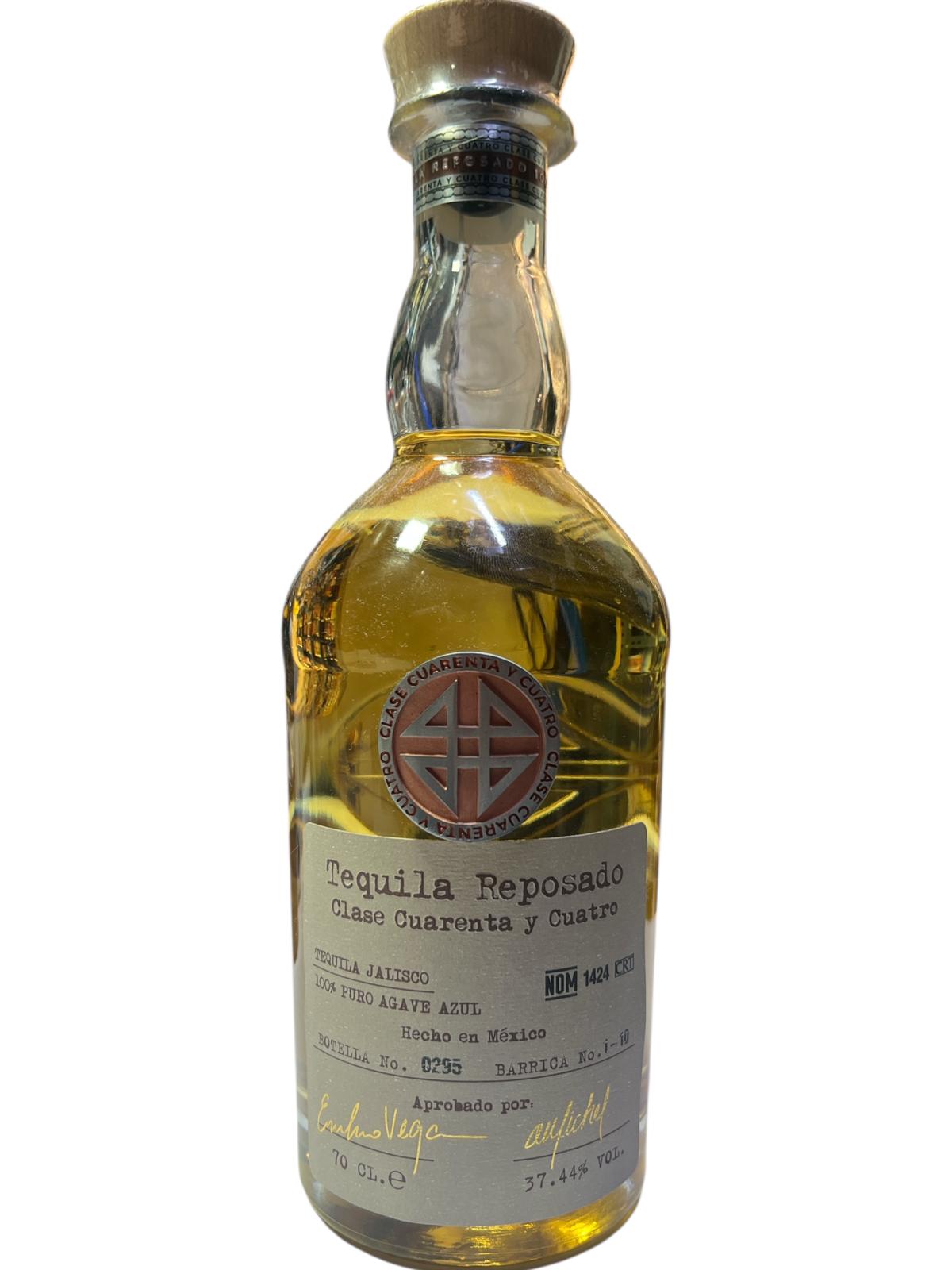 TEQUILA REPOSADO CLASE CUARENTA Y CUATRO